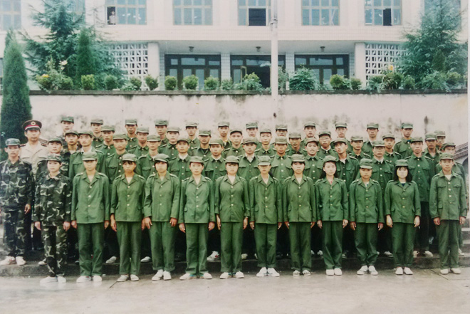 貴州省電子工業(yè)學(xué)校9503班軍訓(xùn)合影